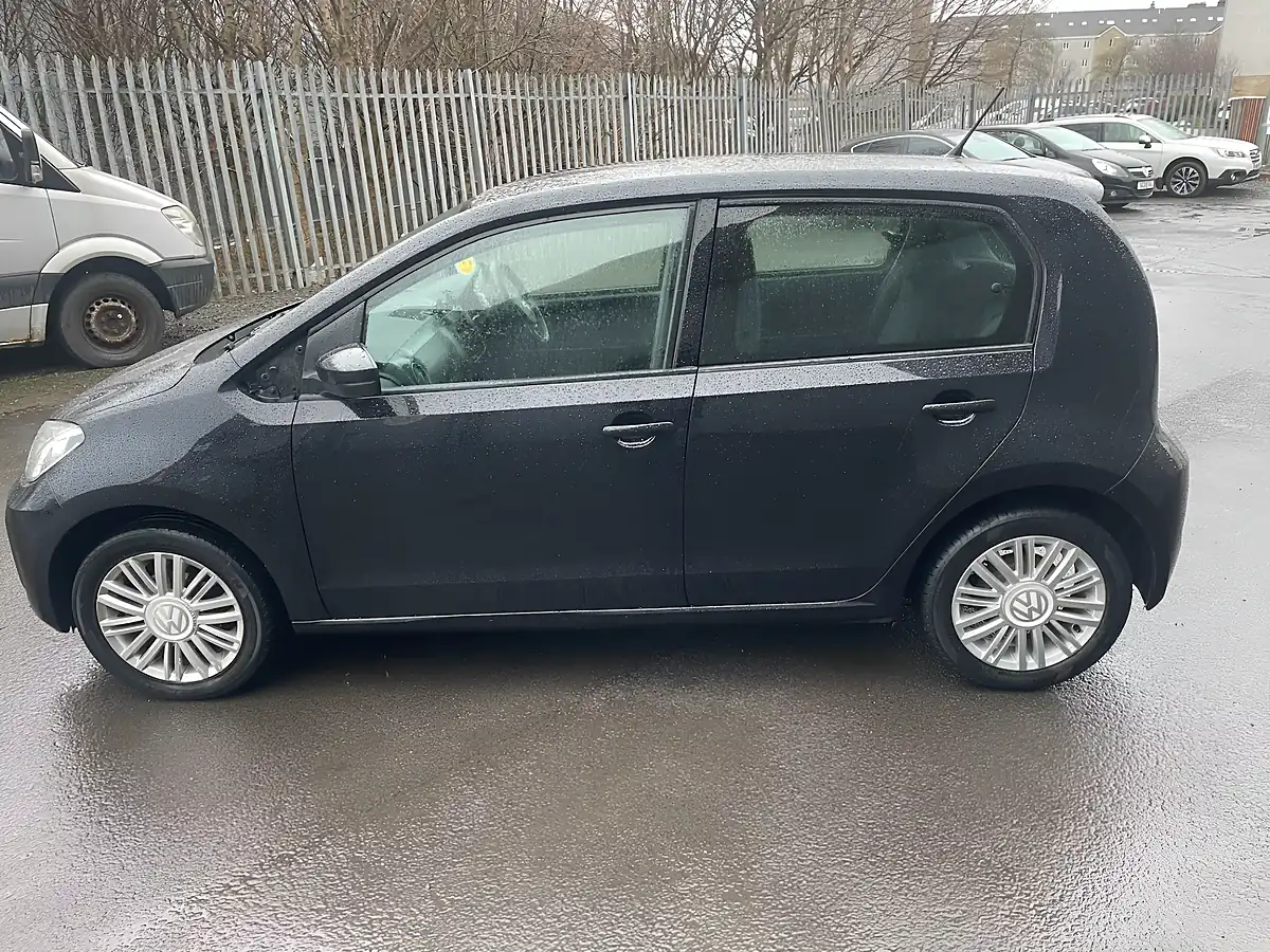 Used 2018 Volkswagen Up! Move Up Black - Interior and Exterior details 6