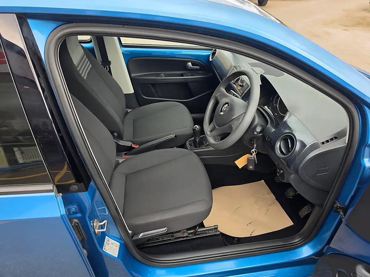 Used 2018 Volkswagen Up! Move Up! Blue - Interior and Exterior details 15