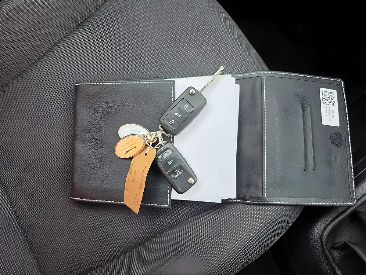 Used 2018 Volkswagen Up! Move Up! Blue - Interior and Exterior details 20