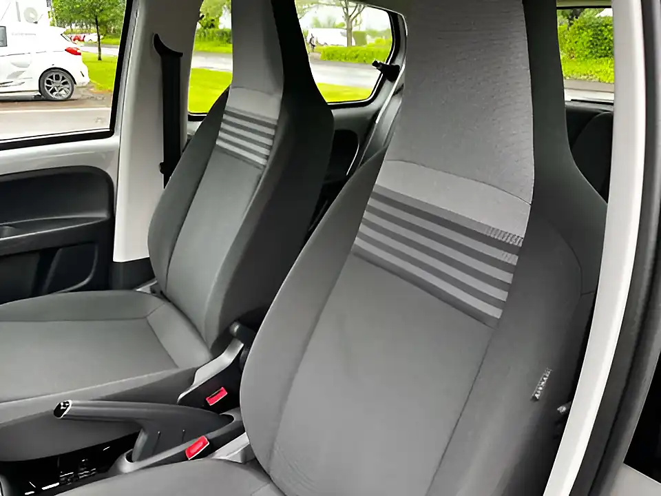 Used 2018 Volkswagen Up Move Up! Silver - Interior and Exterior details 13
