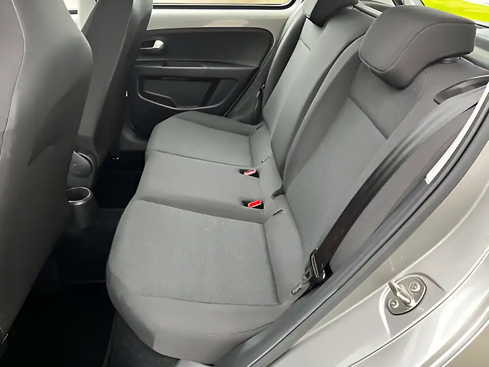 Used 2018 Volkswagen Up Move Up! Silver - Interior and Exterior details 15