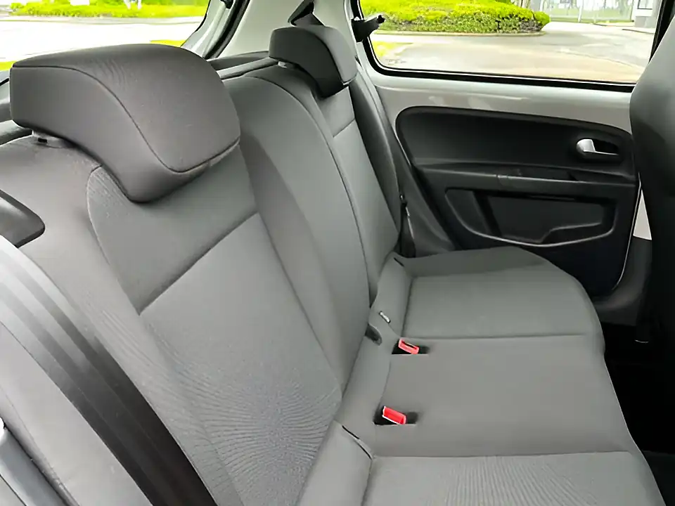 Used 2018 Volkswagen Up Move Up! Silver - Interior and Exterior details 16