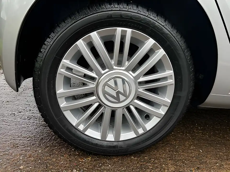 Used 2018 Volkswagen Up Move Up! Silver - Interior and Exterior details 9