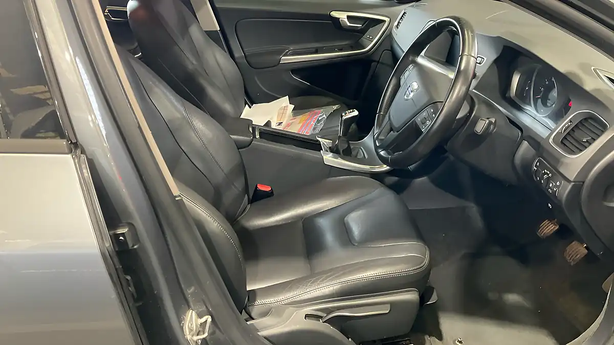 Used 2018 Volvo S60 Business Edition Osmium Grey - Interior and Exterior details 9