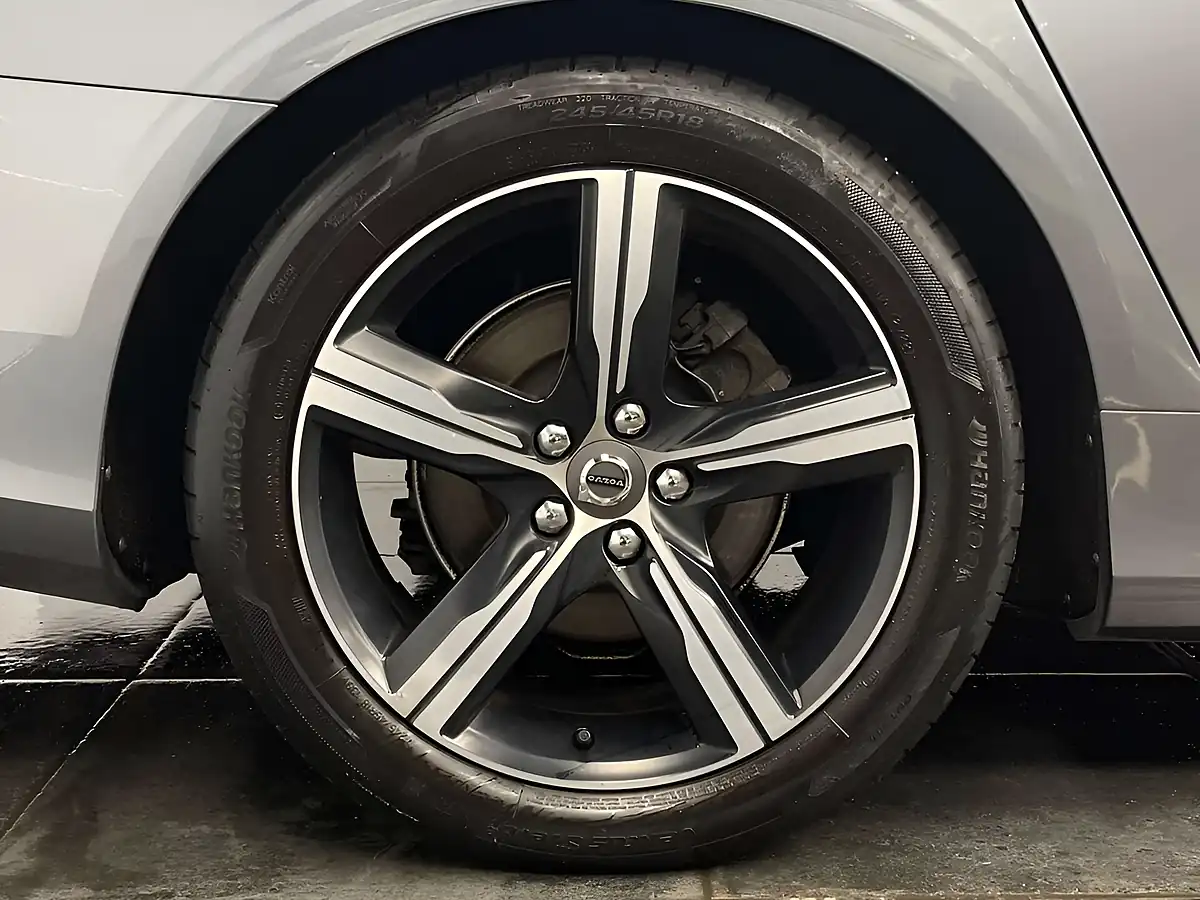 Used 2018 Volvo S90 R-Design Grey - Interior and Exterior details 14
