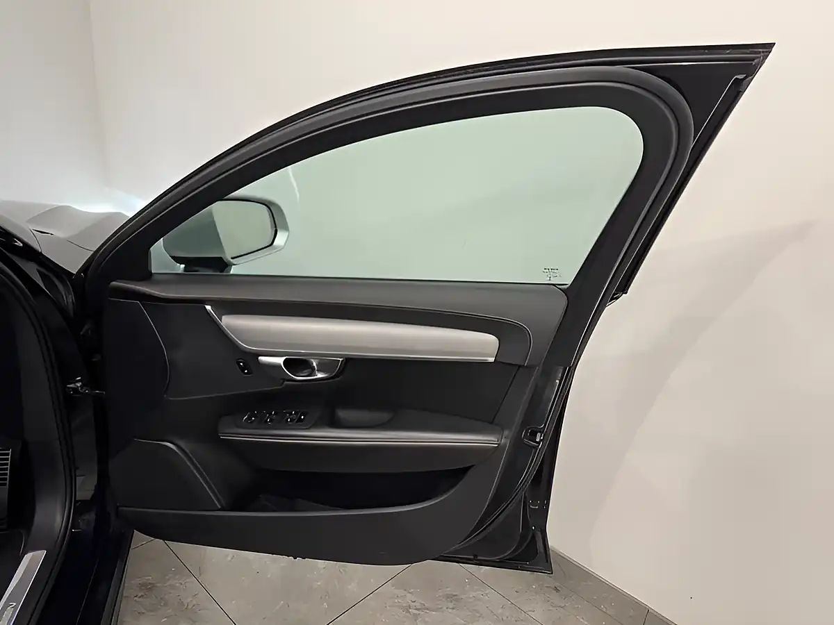 Used 2018 Volvo S90 R-Design Onyx Black - Interior and Exterior details 12