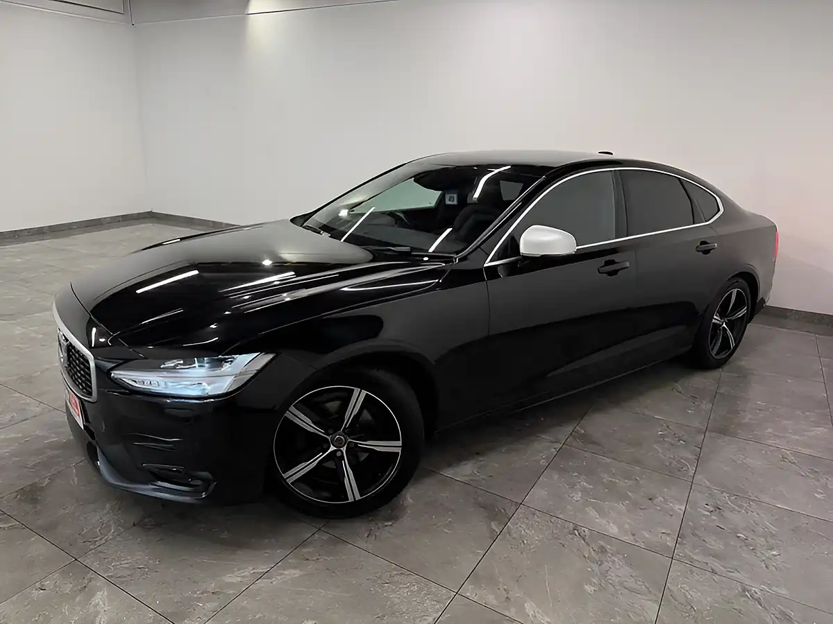 Used 2018 Volvo S90 R-Design Onyx Black - Interior and Exterior details 4