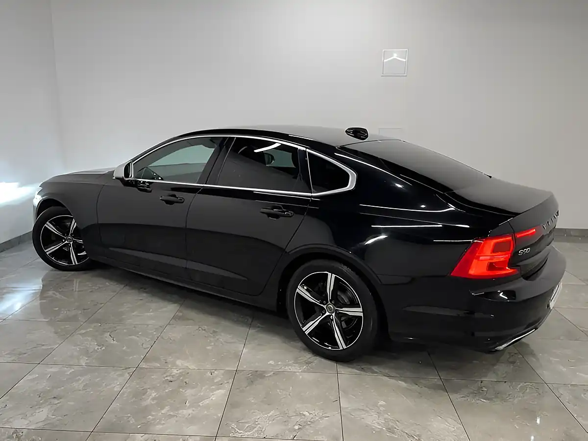 Used 2018 Volvo S90 R-Design Onyx Black - Interior and Exterior details 6