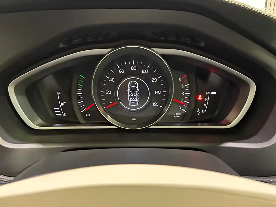 Used 2018 Volvo V40 Cross Country Blue - Interior and Exterior details 16