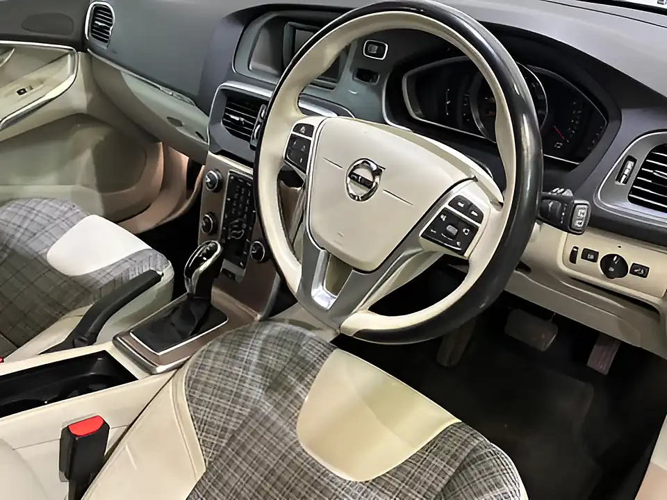 Used 2018 Volvo V40 Cross Country Blue - Interior and Exterior details 3