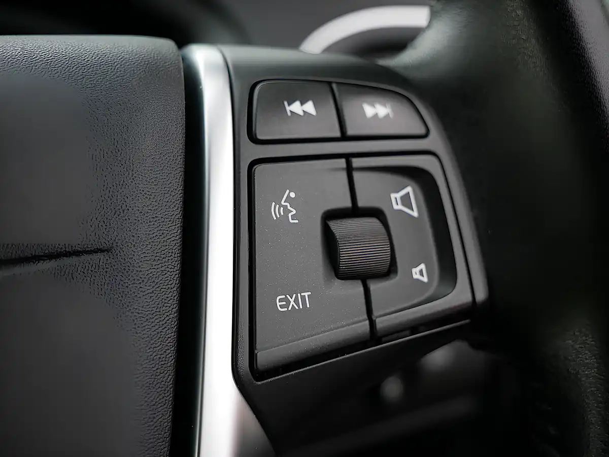 Used 2018 Volvo V40 Cross Country Cross Country Pro Onyx Black - Interior and Exterior details 16