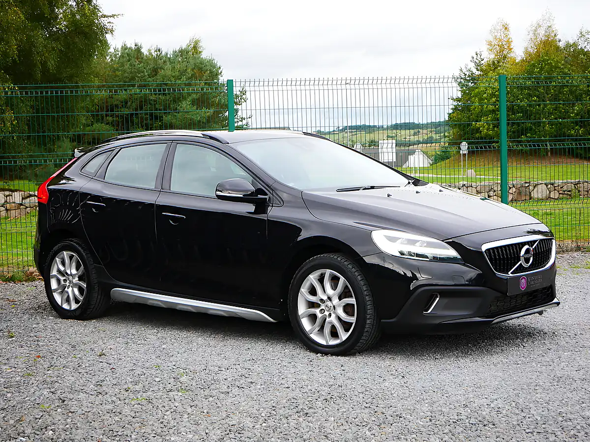 Used 2018 Volvo V40 Cross Country Cross Country Pro Onyx Black - Interior and Exterior details 2