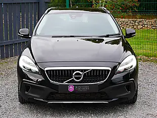 Used 2018 Volvo V40 Cross Country Cross Country Pro Onyx Black - Interior and Exterior details 3