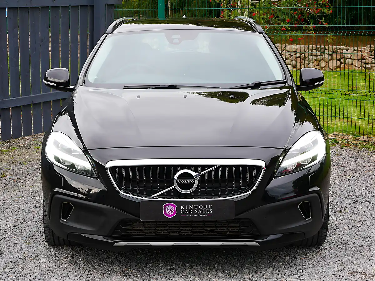 Used 2018 Volvo V40 Cross Country Cross Country Pro Onyx Black - Interior and Exterior details 3