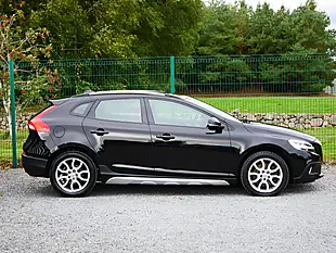 Used 2018 Volvo V40 Cross Country Cross Country Pro Onyx Black - Interior and Exterior details 5
