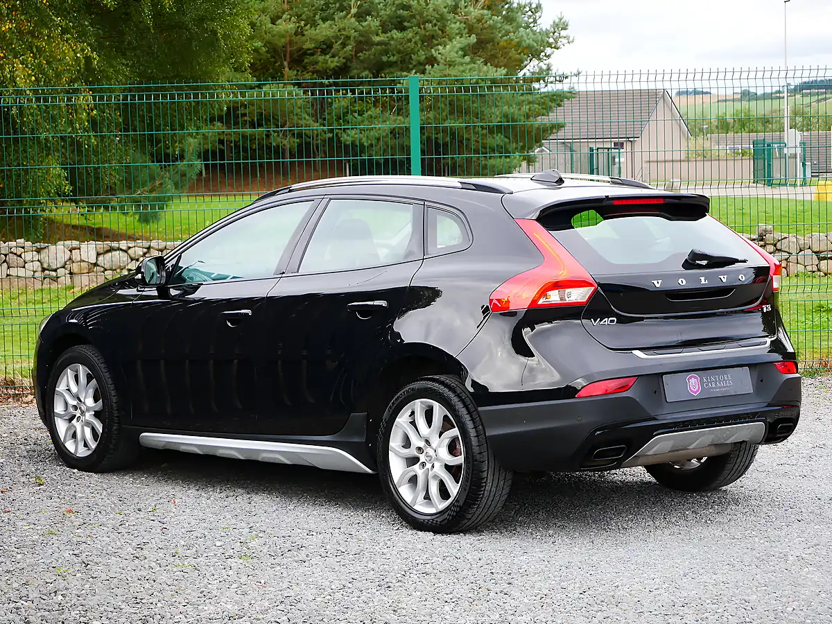 Used 2018 Volvo V40 Cross Country Cross Country Pro Onyx Black - Interior and Exterior details 7