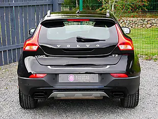 Used 2018 Volvo V40 Cross Country Cross Country Pro Onyx Black - Interior and Exterior details 8
