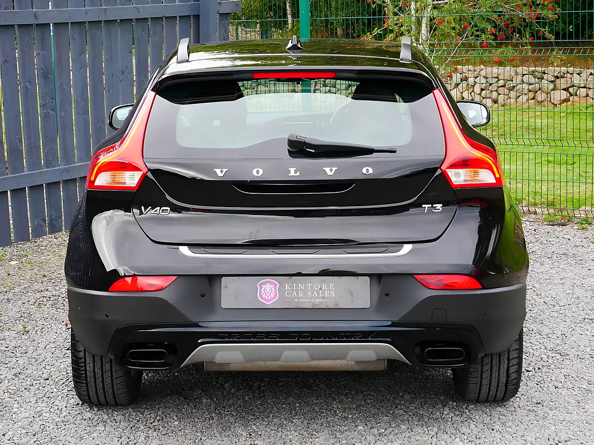 Used 2018 Volvo V40 Cross Country Cross Country Pro Onyx Black - Interior and Exterior details 8
