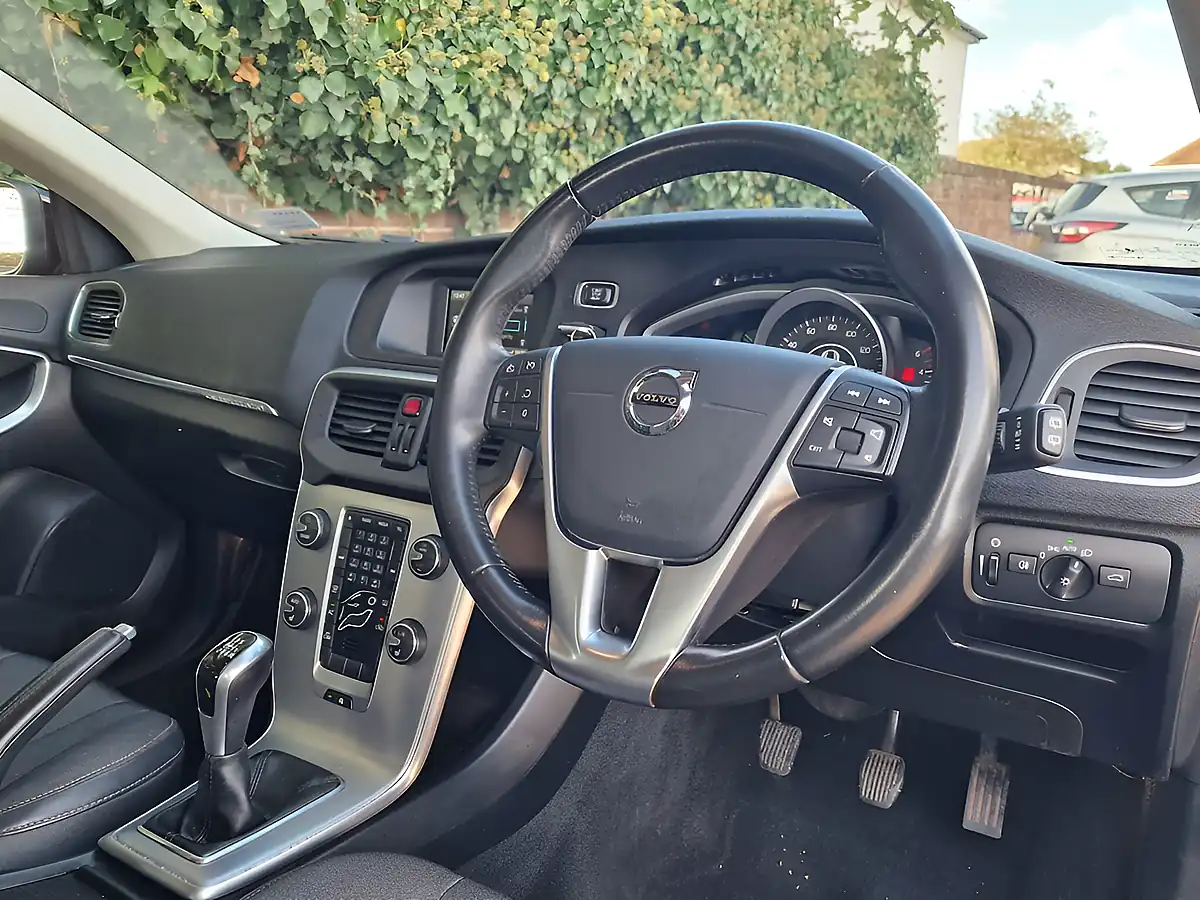 Used 2018 Volvo V40 Cross Country Mussel Blue - Interior and Exterior details 10