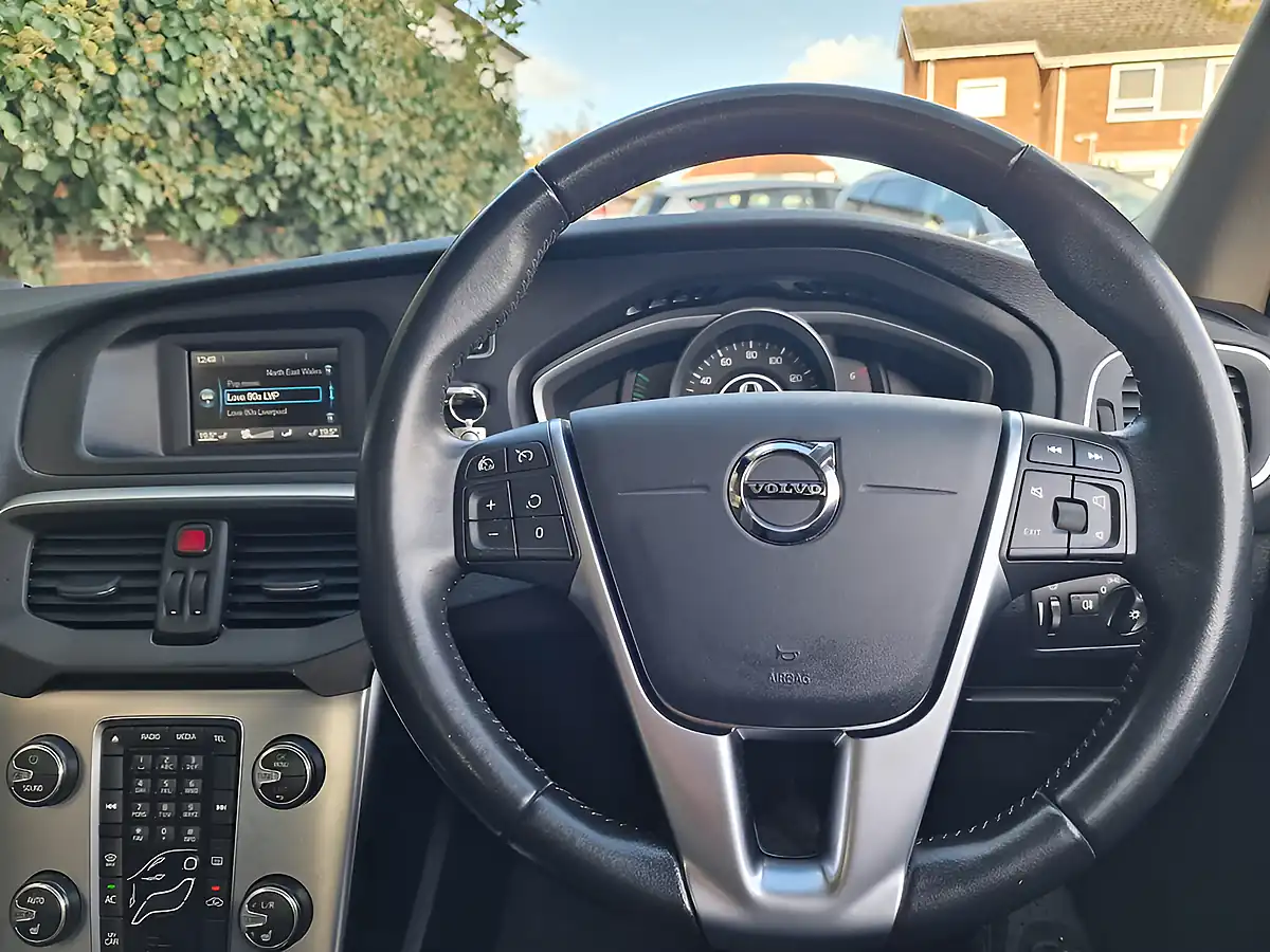 Used 2018 Volvo V40 Cross Country Mussel Blue - Interior and Exterior details 14