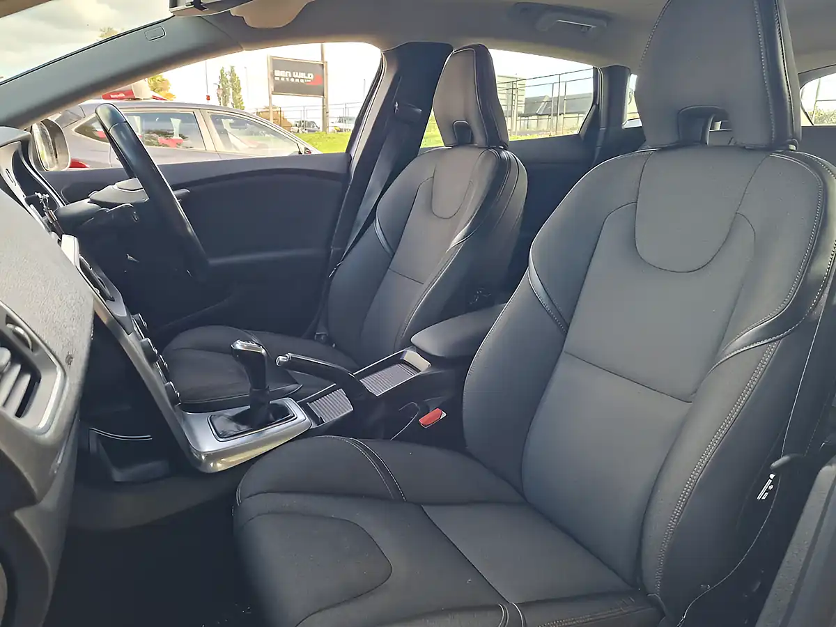 Used 2018 Volvo V40 Cross Country Mussel Blue - Interior and Exterior details 15