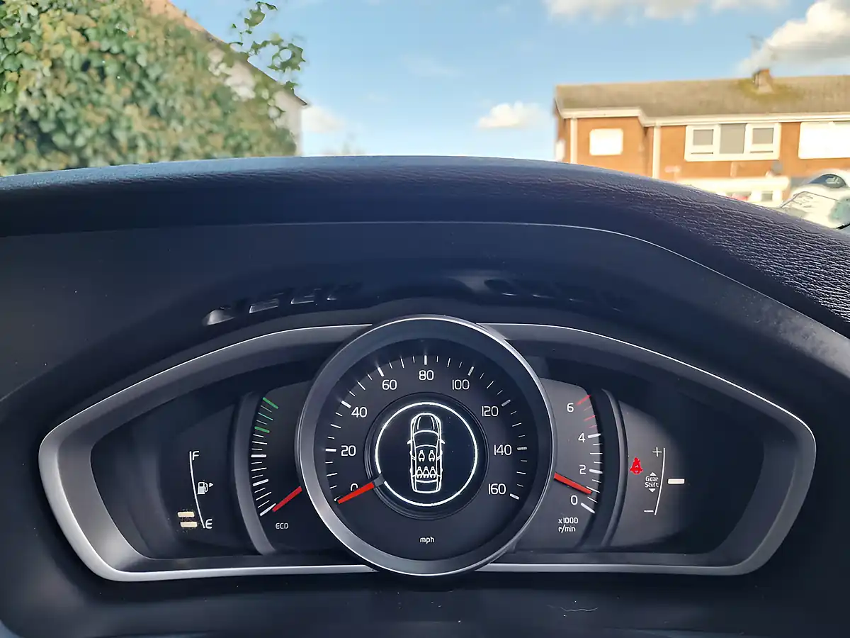 Used 2018 Volvo V40 Cross Country Mussel Blue - Interior and Exterior details 16