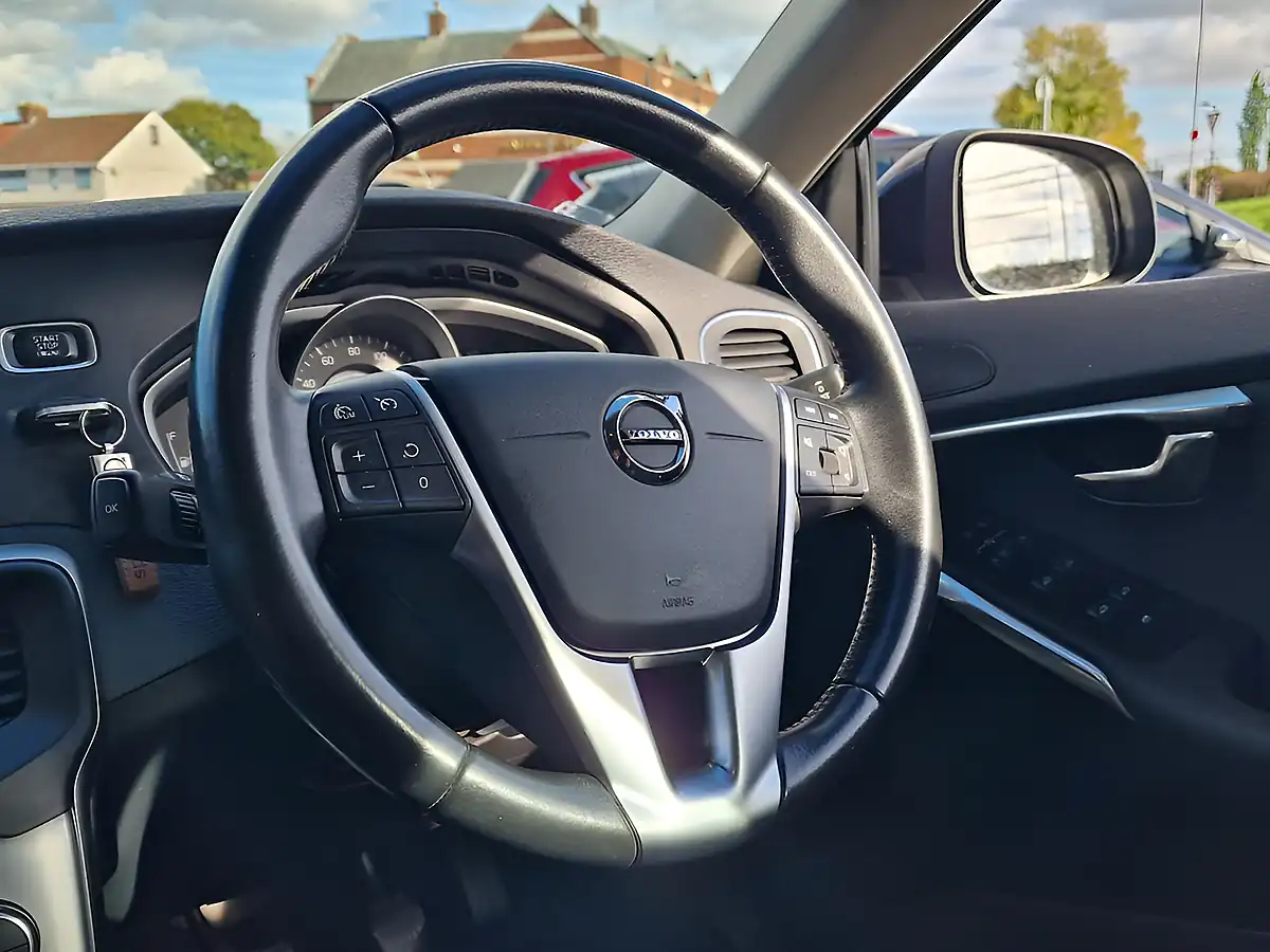 Used 2018 Volvo V40 Cross Country Mussel Blue - Interior and Exterior details 17