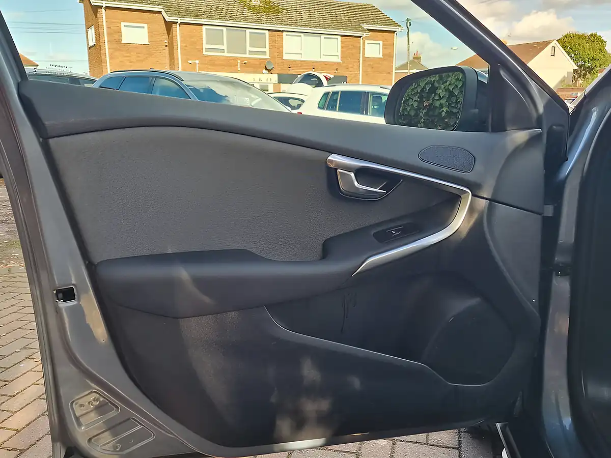 Used 2018 Volvo V40 Cross Country Mussel Blue - Interior and Exterior details 18