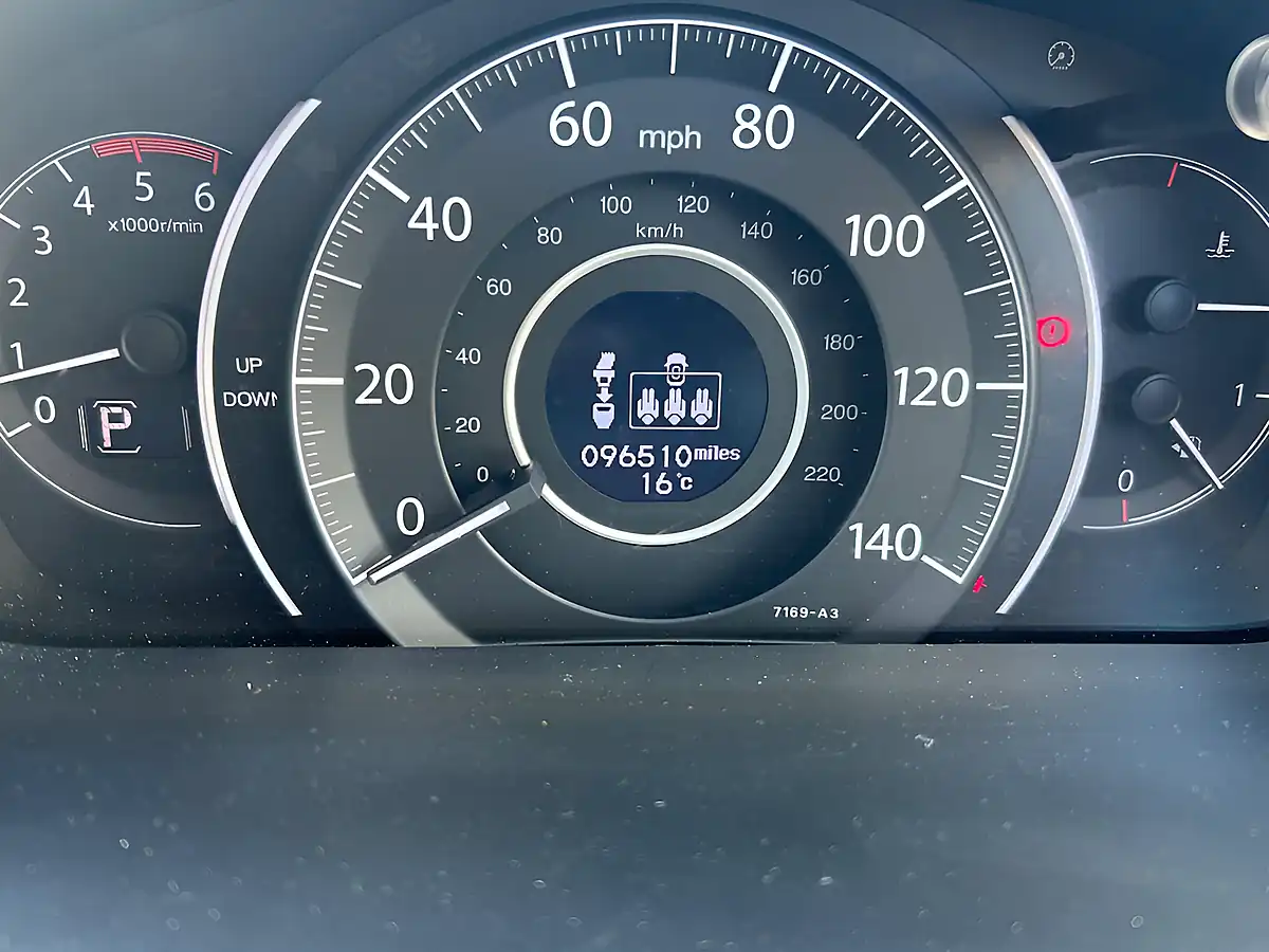 Used 2018 Volvo V40 Cross Country Mussel Blue - Interior and Exterior details 3
