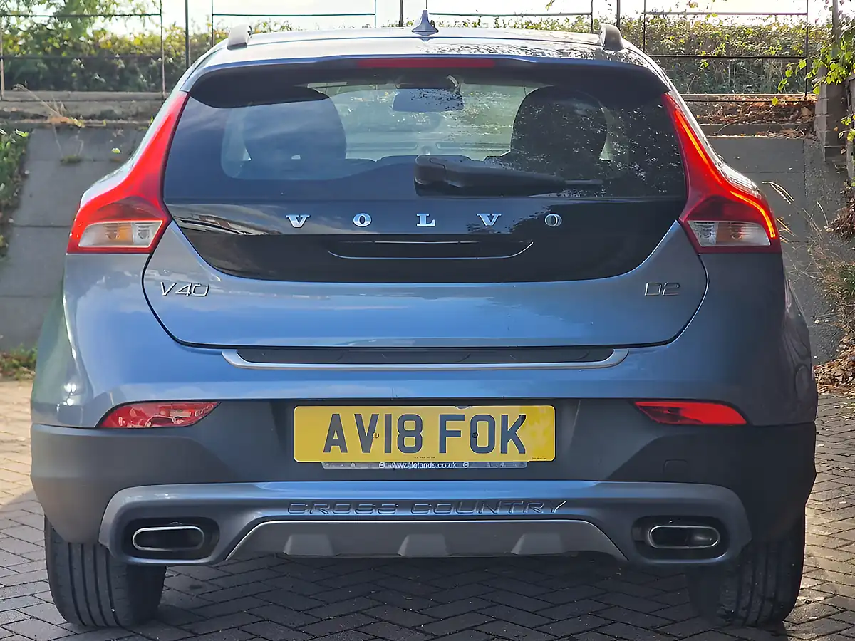 Used 2018 Volvo V40 Cross Country Mussel Blue - Interior and Exterior details 6