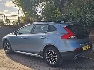 Used 2018 Volvo V40 Cross Country Mussel Blue - Interior and Exterior details 7