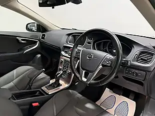 Used 2018 Volvo V40 Cross Country Nav Plus Silver - Interior and Exterior details 10
