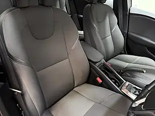 Used 2018 Volvo V40 Cross Country Nav Plus Silver - Interior and Exterior details 11