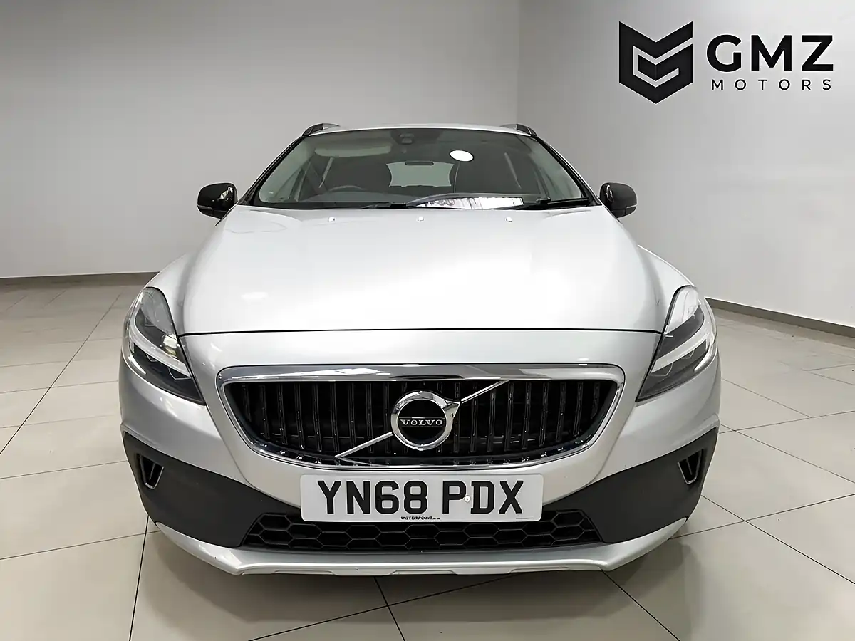 Used 2018 Volvo V40 Cross Country Nav Plus Silver - Interior and Exterior details 2