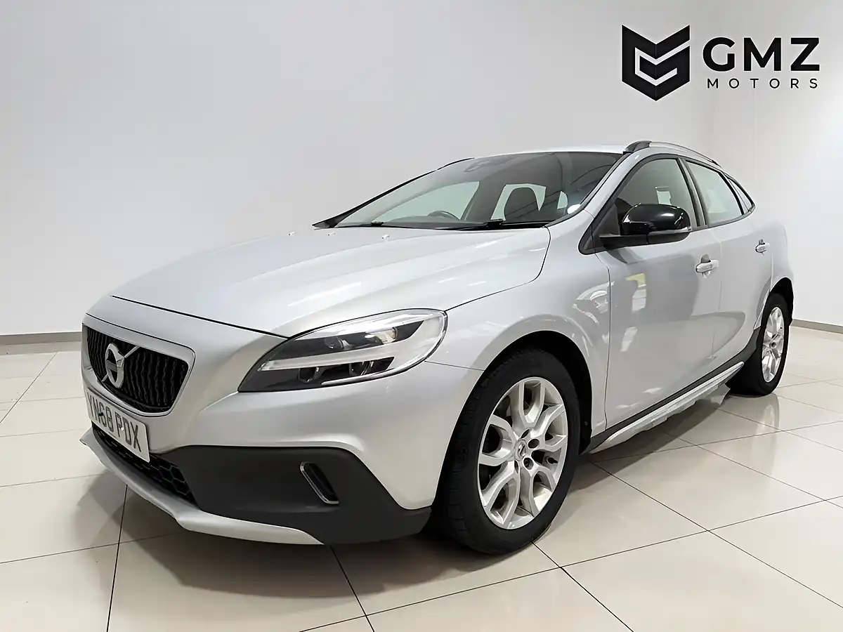 Used 2018 Volvo V40 Cross Country Nav Plus Silver - Interior and Exterior details 3