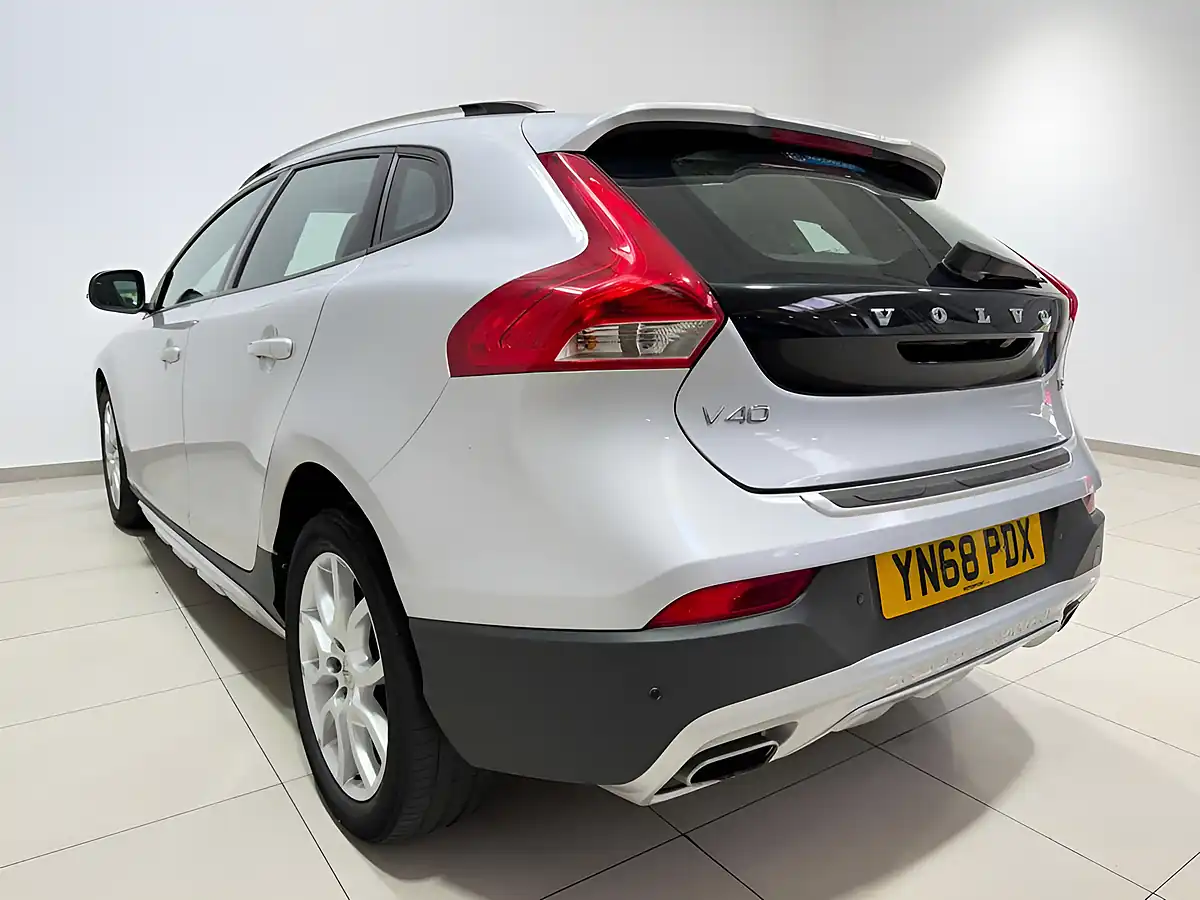 Used 2018 Volvo V40 Cross Country Nav Plus Silver - Interior and Exterior details 6
