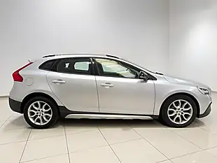 Used 2018 Volvo V40 Cross Country Nav Plus Silver - Interior and Exterior details 9