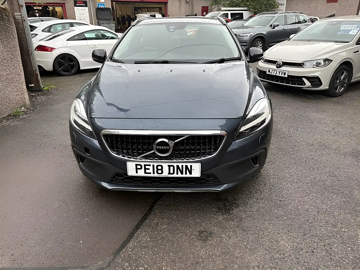 Used 2018 Volvo V40 Cross Country Pro Blue - Interior and Exterior details 11