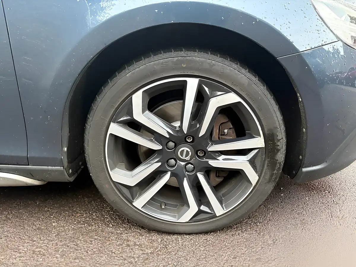 Used 2018 Volvo V40 Cross Country Pro Blue - Interior and Exterior details 14