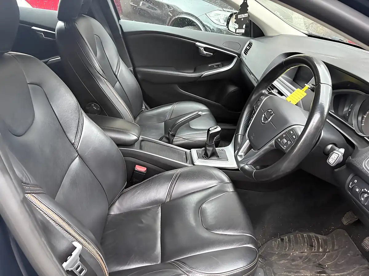 Used 2018 Volvo V40 Cross Country Pro Blue - Interior and Exterior details 18