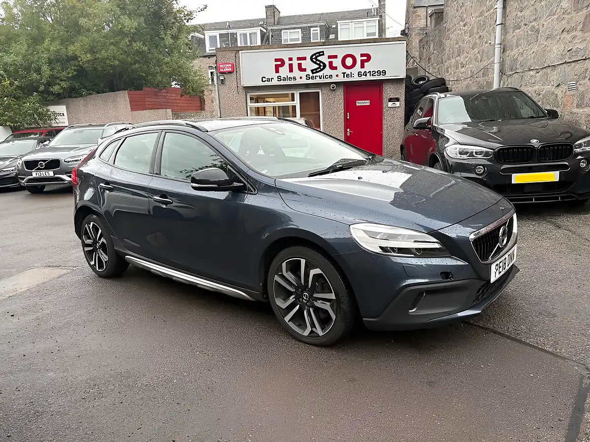 Used 2018 Volvo V40 Cross Country Pro Blue - Interior and Exterior details 2