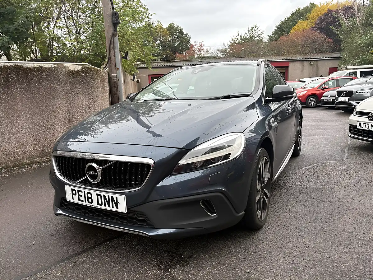Used 2018 Volvo V40 Cross Country Pro Blue - Interior and Exterior details 5