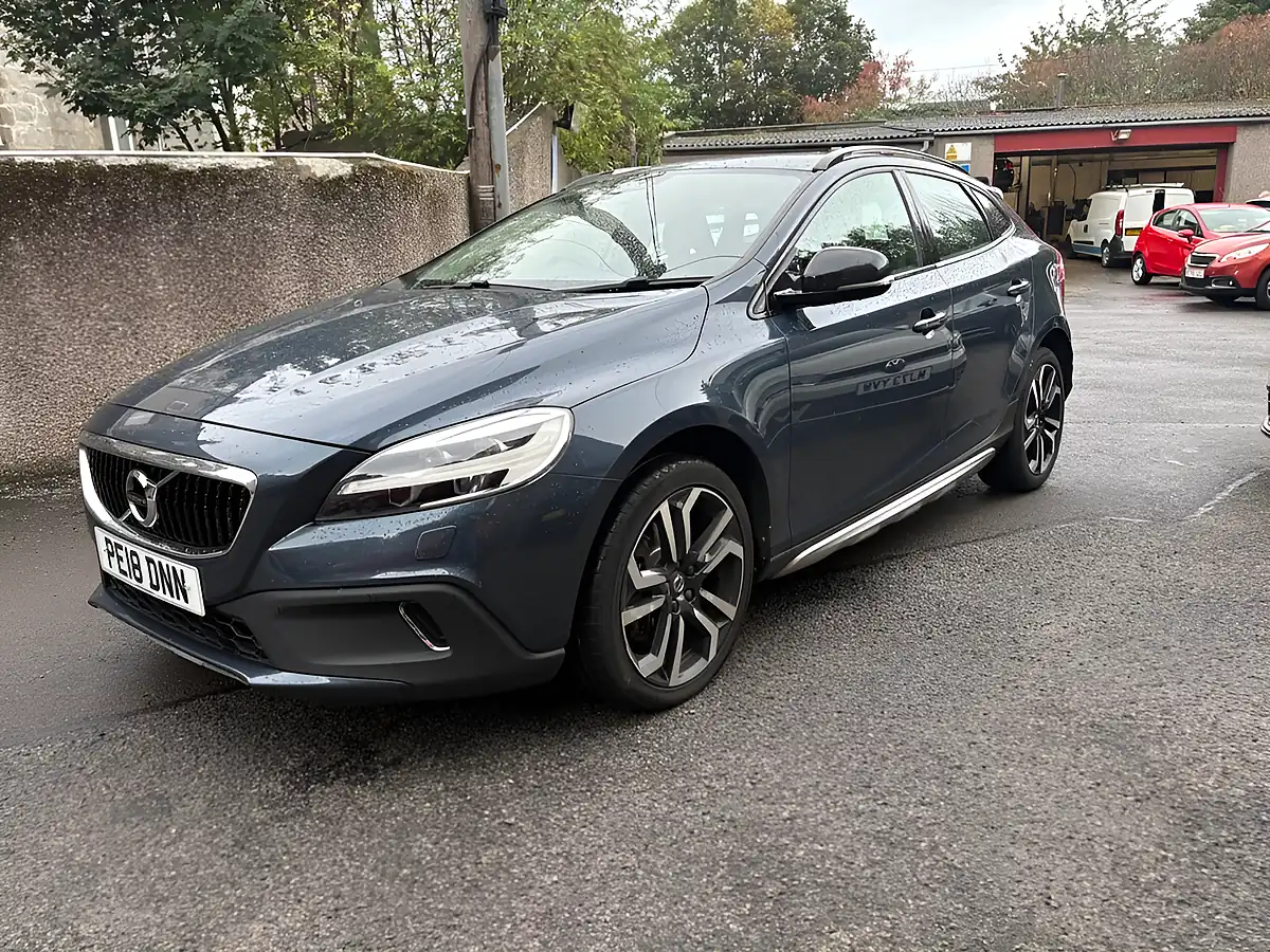 Used 2018 Volvo V40 Cross Country Pro Blue - Interior and Exterior details 6