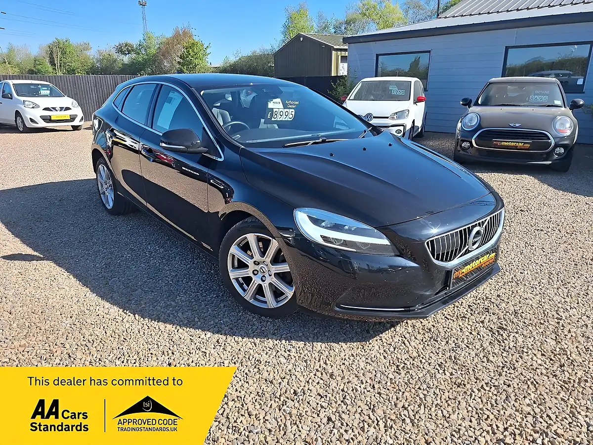 Used 2018 Volvo V40 Inscription Black - Front View