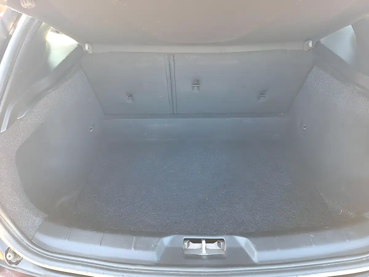 Used 2018 Volvo V40 Inscription Black - Interior and Exterior details 13
