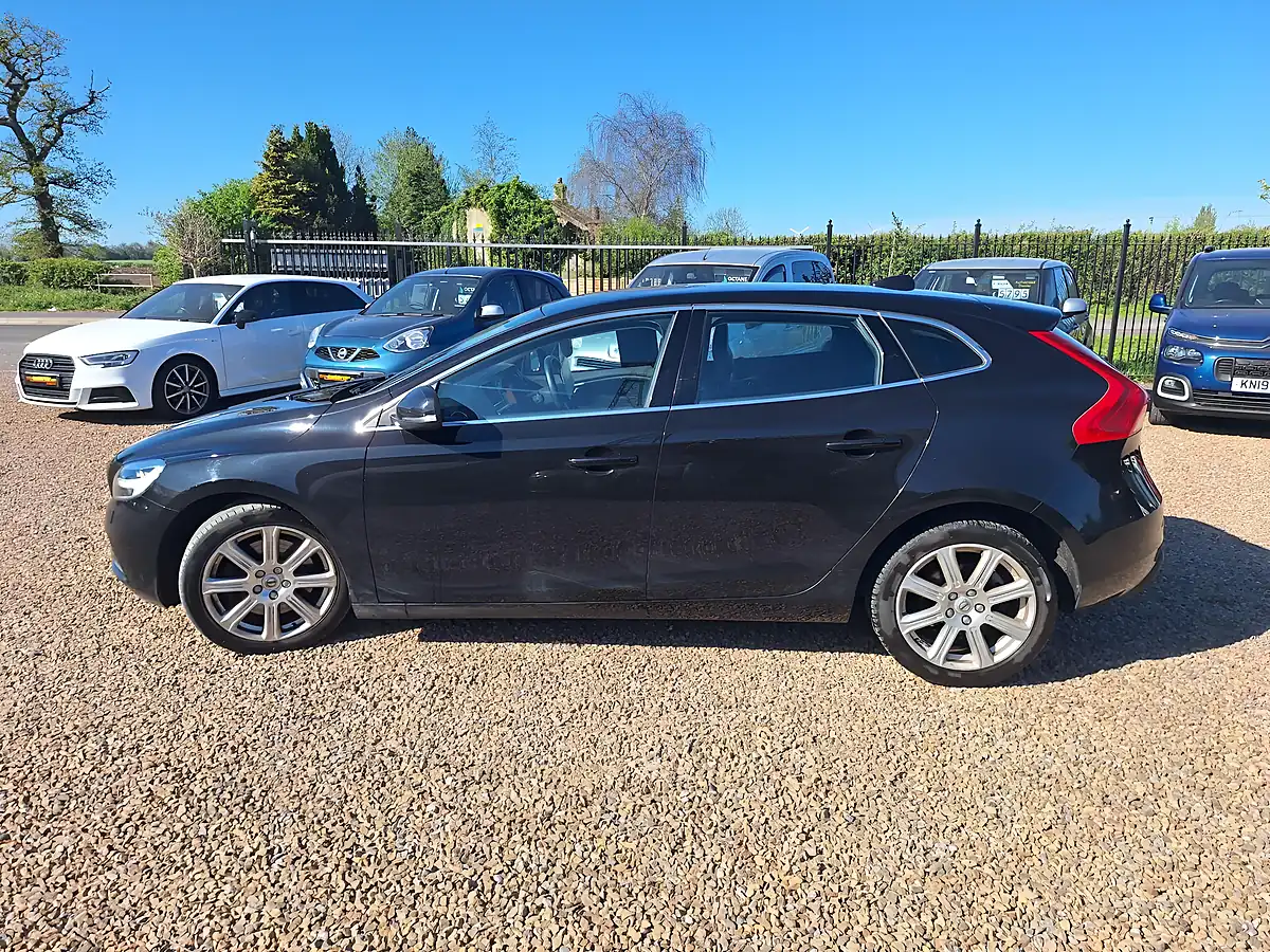 Used 2018 Volvo V40 Inscription Black - Interior and Exterior details 14