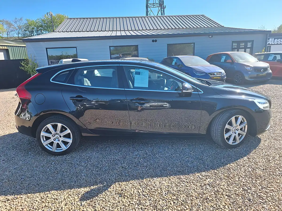 Used 2018 Volvo V40 Inscription Black - Interior and Exterior details 6