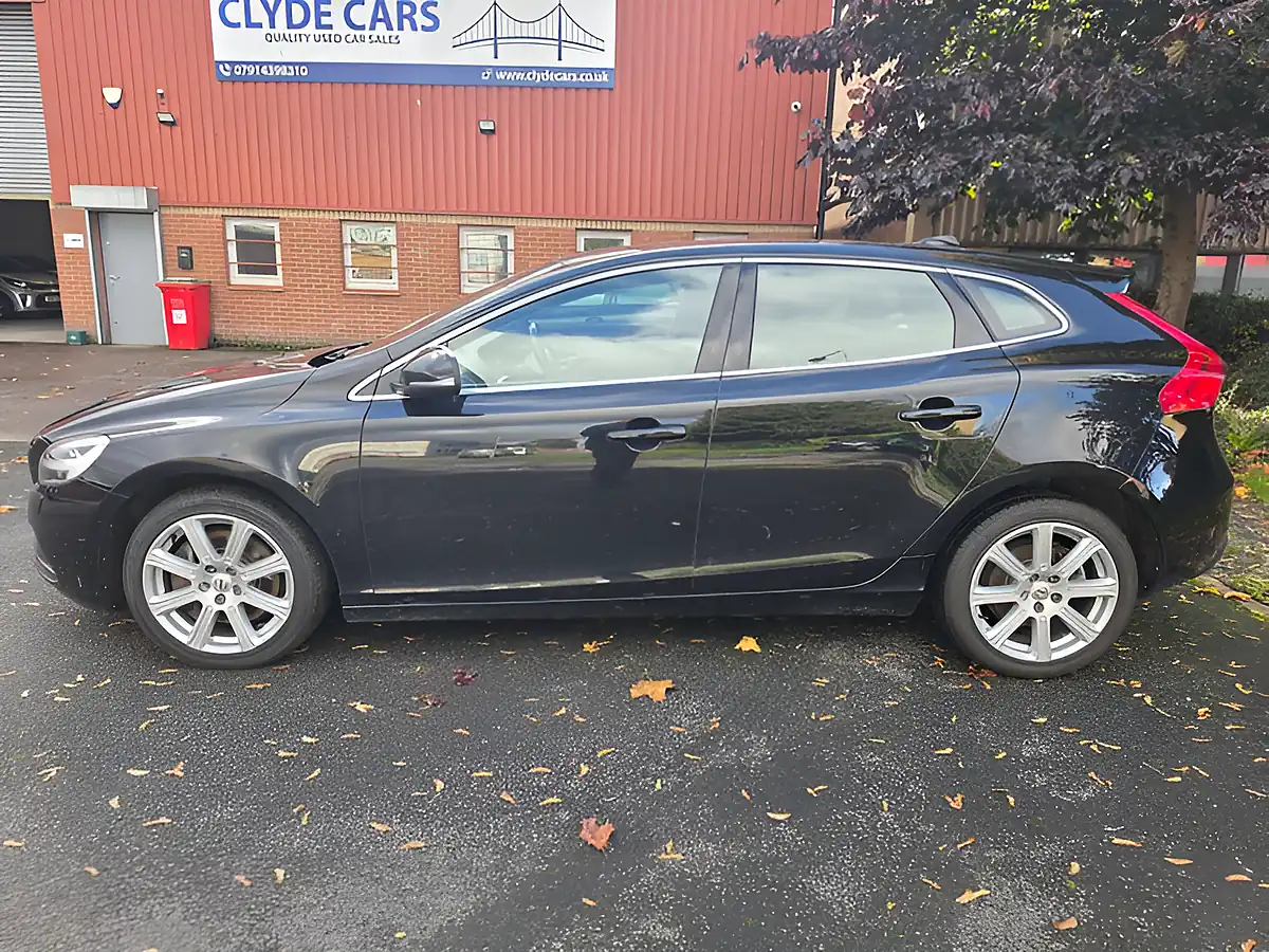 Used 2018 Volvo V40 Inscription Black - Interior and Exterior details 13
