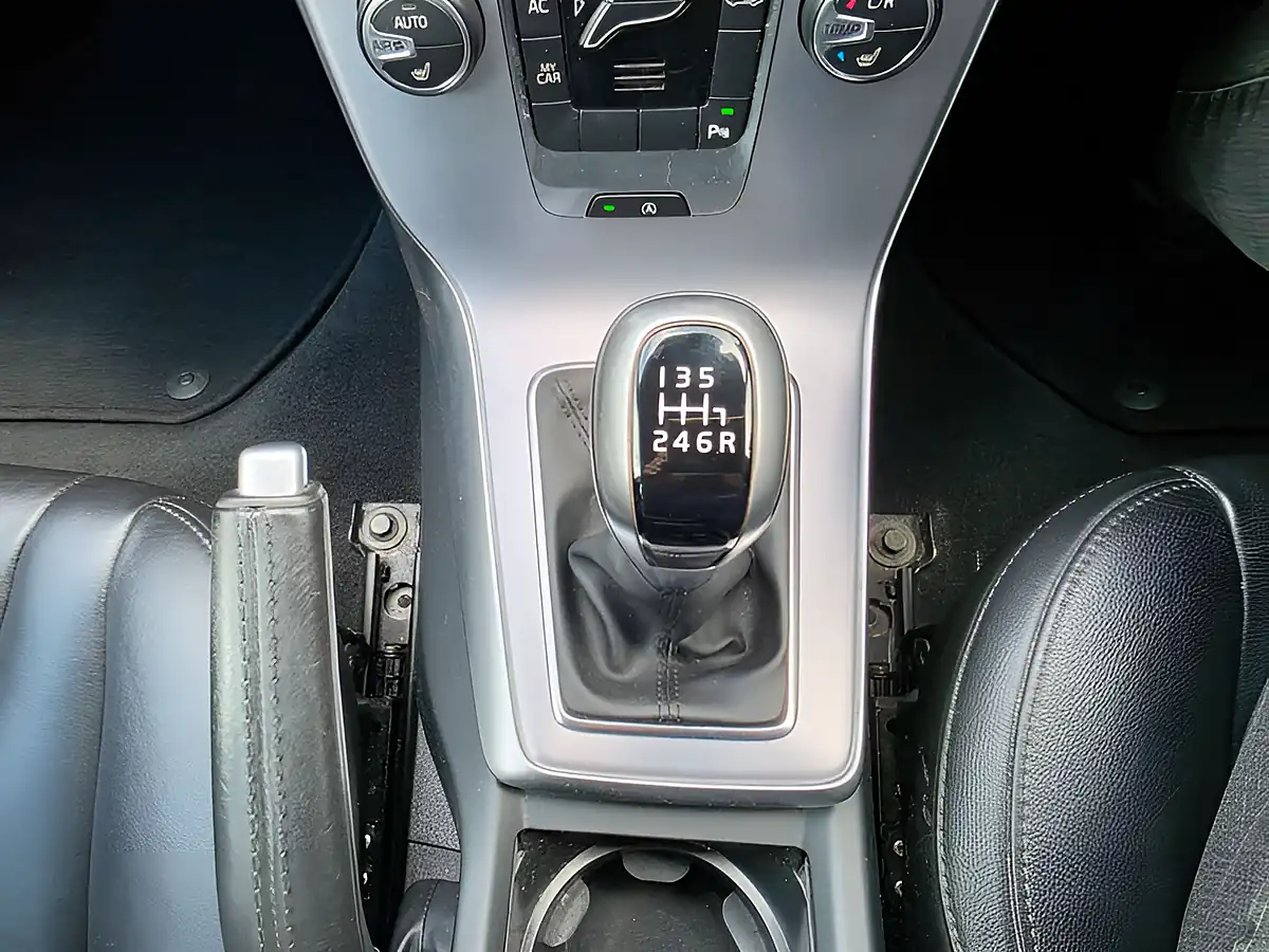Used 2018 Volvo V40 Inscription Black - Interior and Exterior details 20