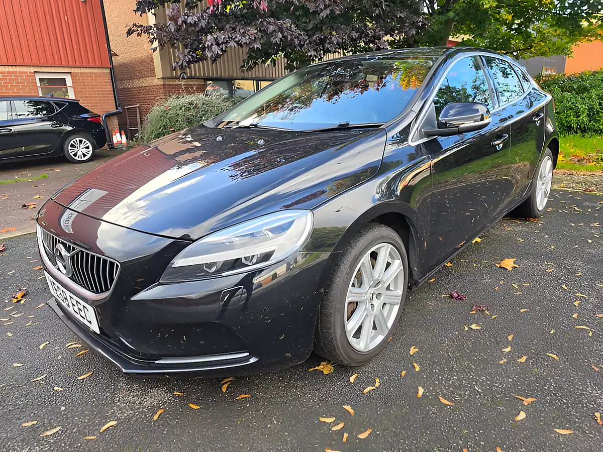 Used 2018 Volvo V40 Inscription Black - Interior and Exterior details 3